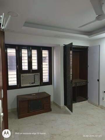 Room in 3 BHK Apartment at DDA Rosewood Apartments, Vasant Kunj – for Rent