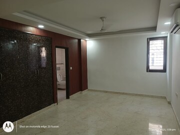 Room in 3 BHK Apartment at DDA Rosewood Apartments, Vasant Kunj – for Rent