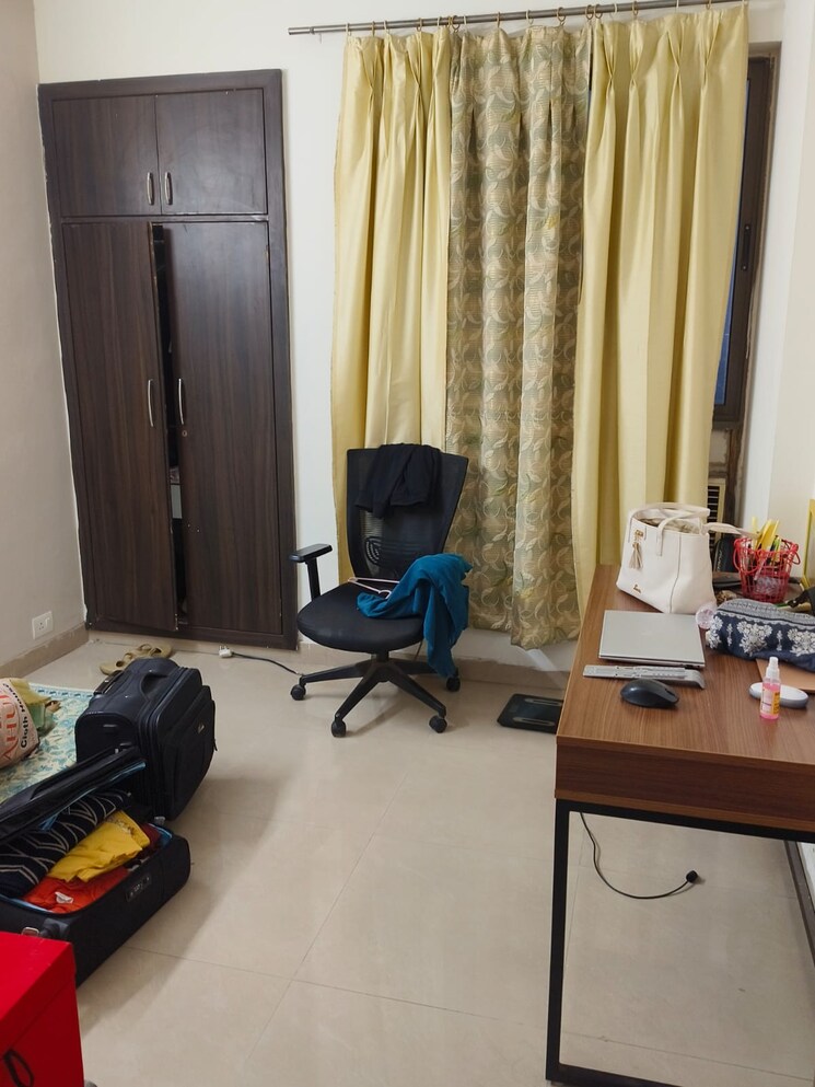 Master Bedroom, unitech-uniworld-gardens-2 3 Bedroom 1450 Sq.Ft. Apartment In Sector 47 Gurgaon 8618856