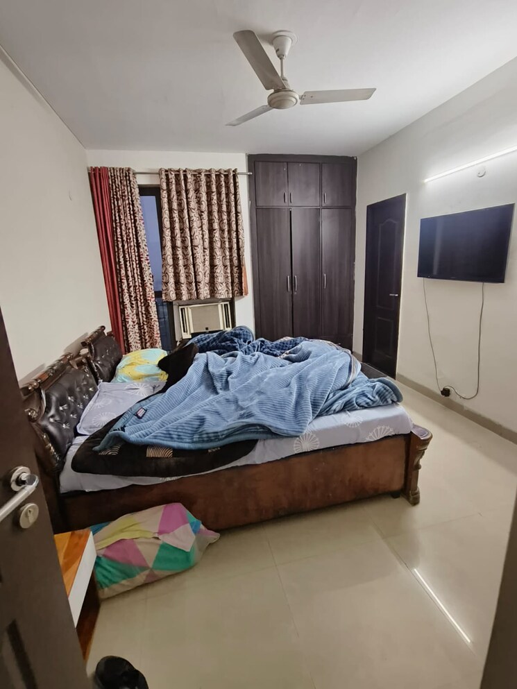 Bedroom, unitech-uniworld-gardens-2 3 Bedroom 1450 Sq.Ft. Apartment In Sector 47 Gurgaon 8618856
