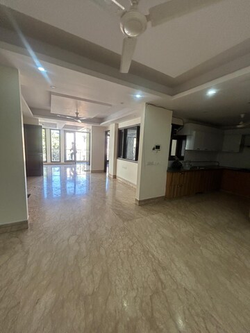 Room in 4 BHK Apartment at Veera Safdarjung Enclave, Safdarjung Enclave – for Rent