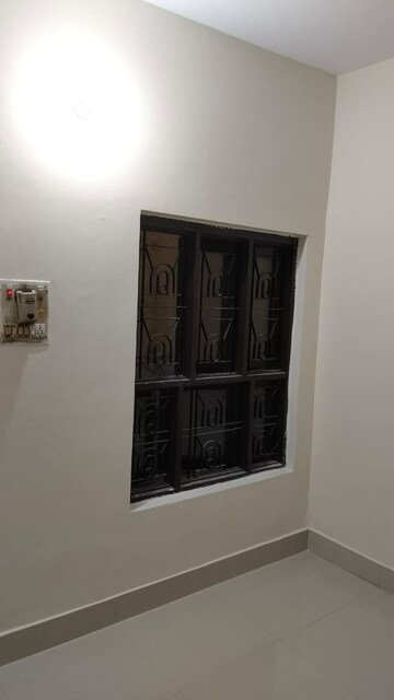 Room in 2 BHK Independent House at Gomti Nagar – for Rent