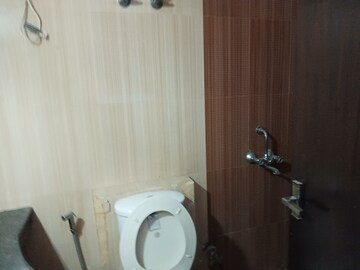 Bathroom in 3 BHK Builder Floor at Ardee City, Sector 52 – for Rent