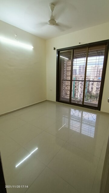 Room in 3 BHK Apartment at Hyde Park CHS, Kharghar – for Rent