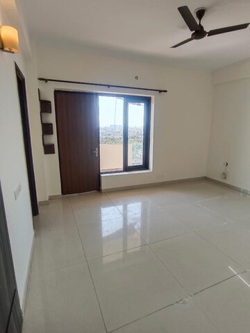 Room in 4 BHK Apartment at Sector 43 – for Sale