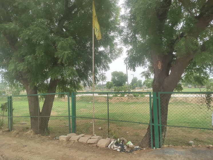 Garden, adore-smart-city  127 Sq.Yd. Plot In Sector 97 Faridabad 8618968