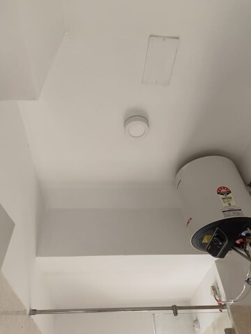 Furnished Amenities in 3 BHK Apartment at DLF Regal Gardens, Sector 90 – for Rent