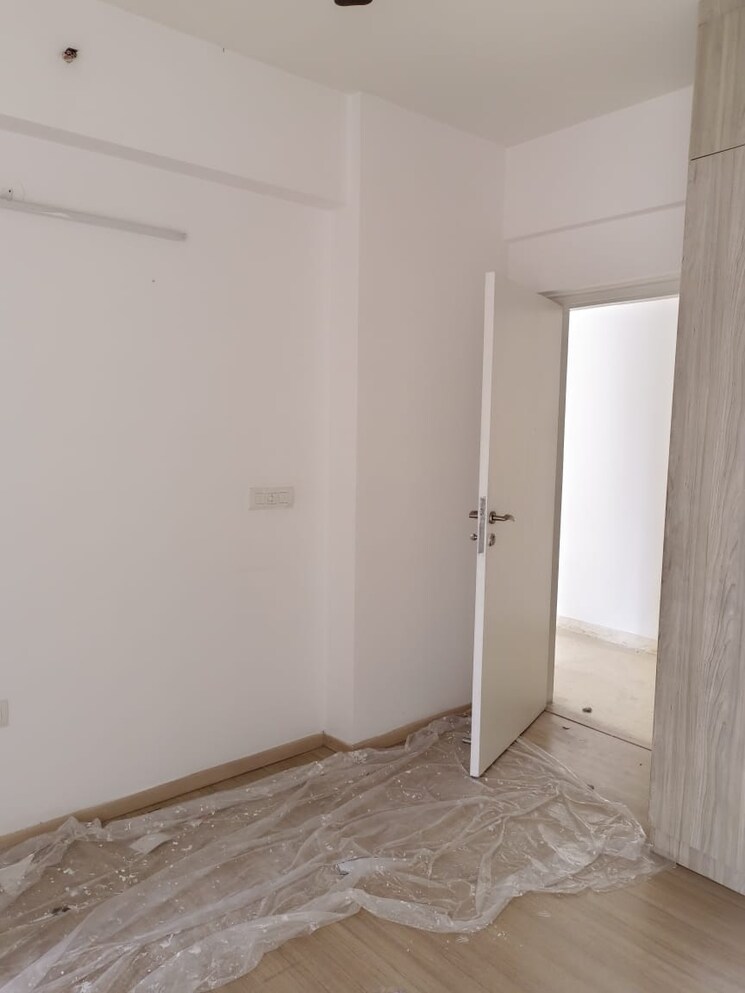 Room, dlf-regal-gardens 3 Bedroom 1755 Sq.Ft. Apartment In Sector 90 Gurgaon 8618995