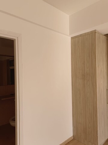 Room in 3 BHK Apartment at DLF Regal Gardens, Sector 90 – for Rent