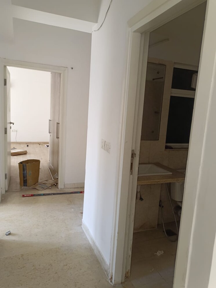 Bathroom, dlf-regal-gardens 3 Bedroom 1755 Sq.Ft. Apartment In Sector 90 Gurgaon 8618995