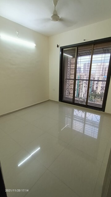 Room in 3 BHK Apartment at Hyde Park CHS, Kharghar – for Rent