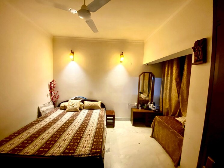 Bedroom, sarita vihar 3 Bedroom 25000 Sq.Ft. Apartment In Sarita Vihar Delhi 8619025