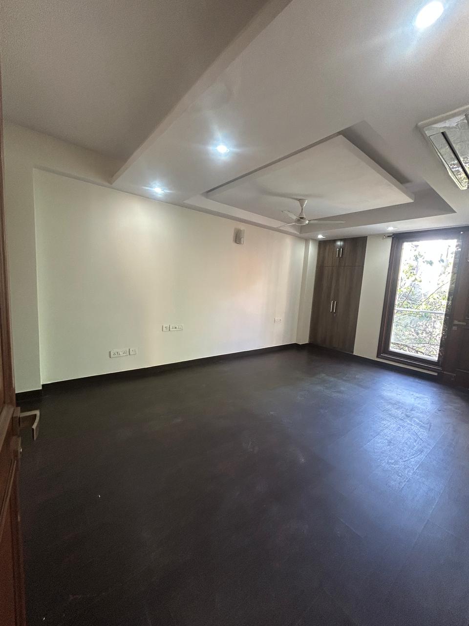 4 BHK + Servant Room Apartment For Rent in Veera Safdarjung Enclave