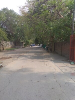 Parking in 5 BHK Independent House at New Friends Colony – for Sale