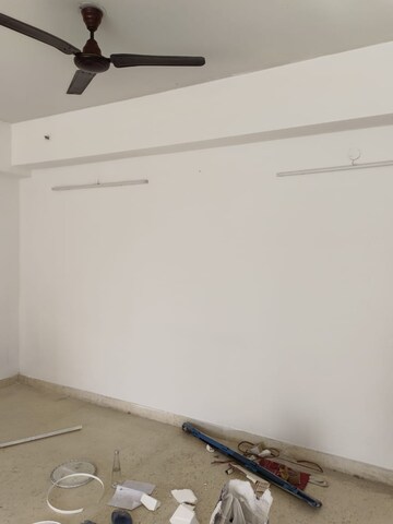 Room in 3 BHK Apartment at DLF Regal Gardens, Sector 90 – for Rent