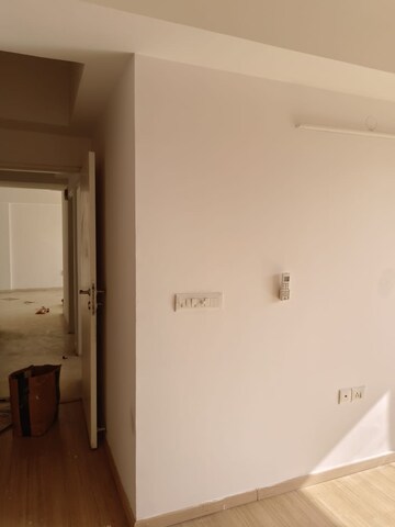 Room in 3 BHK Apartment at DLF Regal Gardens, Sector 90 – for Rent