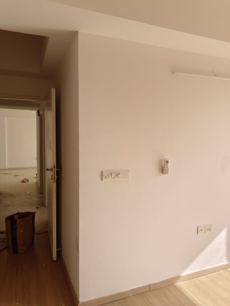 Room, dlf-regal-gardens 3 Bedroom 1703 Sq.Ft. Apartment In Sector 90 Gurgaon 8619073