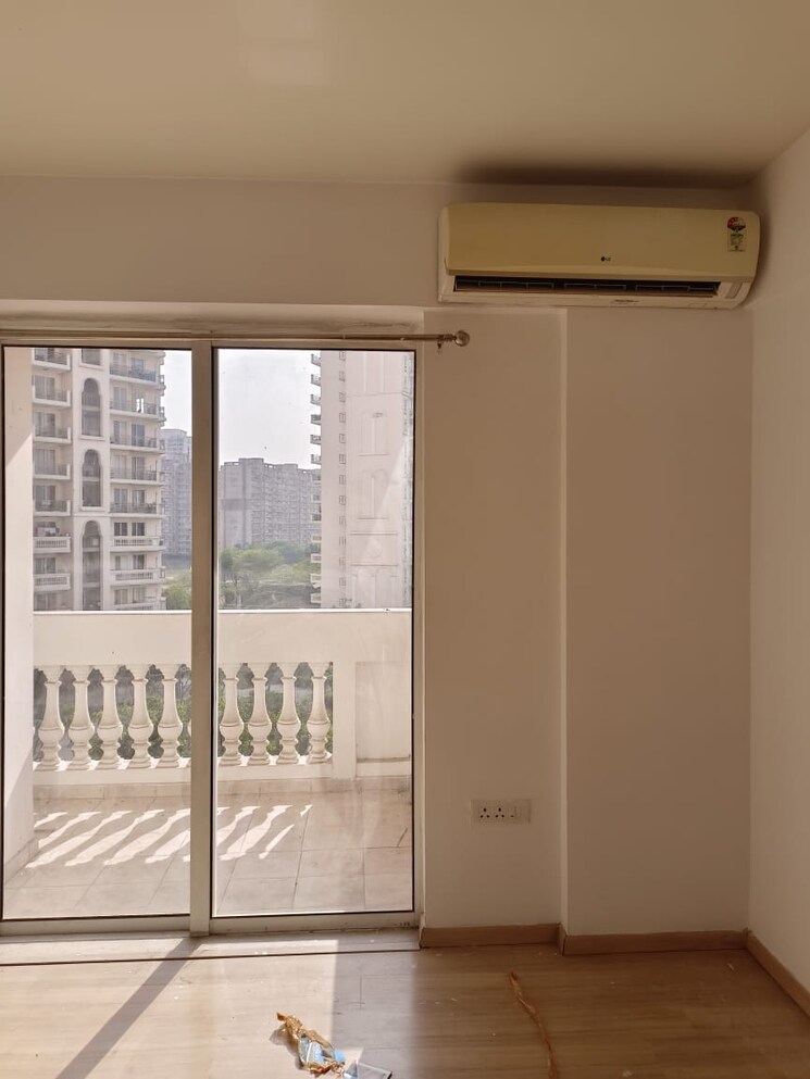 Room, dlf-regal-gardens 3 Bedroom 1703 Sq.Ft. Apartment In Sector 90 Gurgaon 8619073