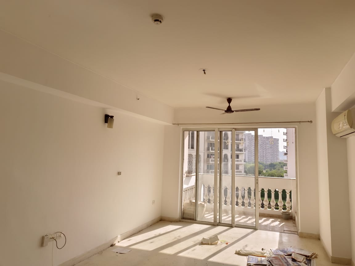 3 BHK + Pooja Room Apartment For Rent in DLF Regal Gardens