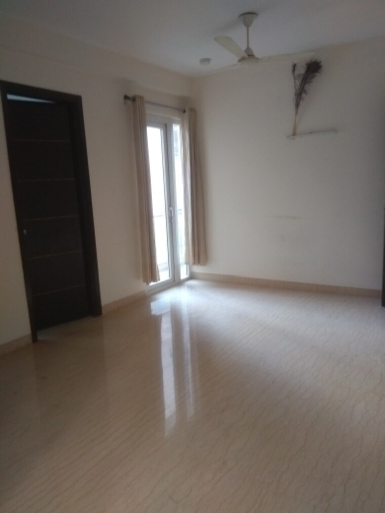 Room, sukhdev vihar 4 Bedroom 300 Sq.Yd. Builder Floor In Sukhdev Vihar Delhi 8619450