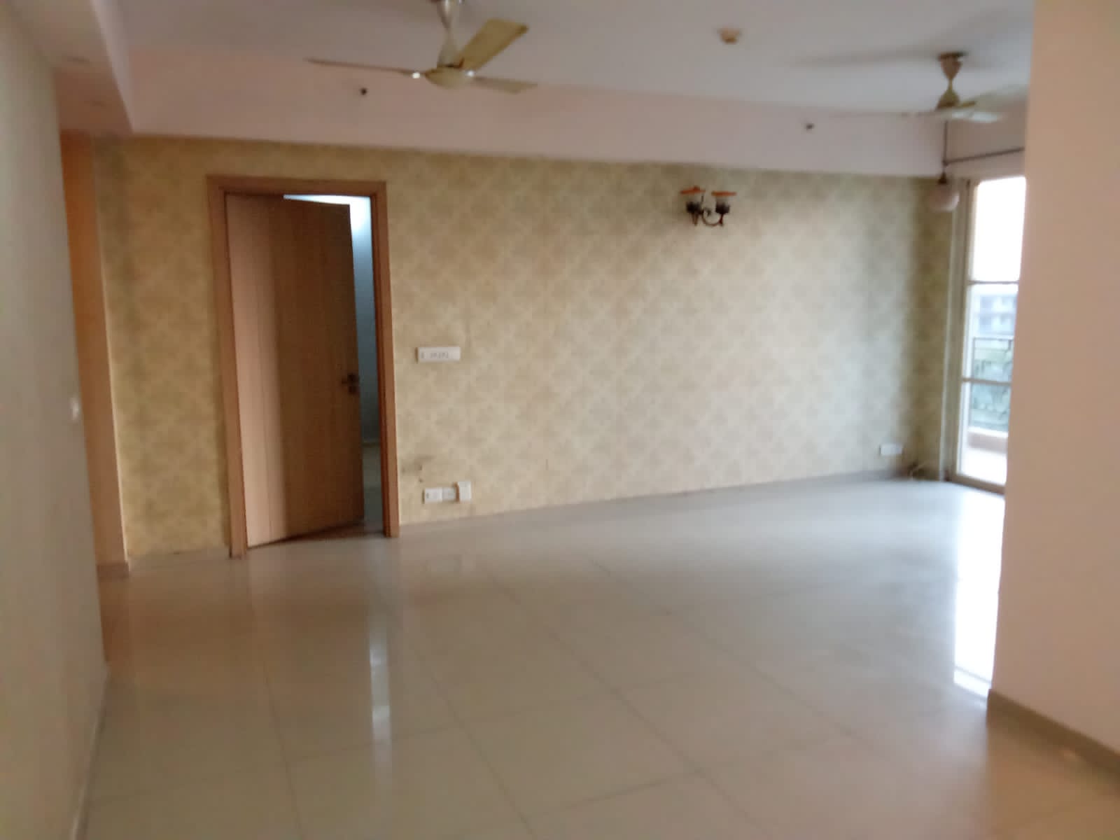 3 BHK + Servant Room Apartment For Rent in DLF New Town Heights III