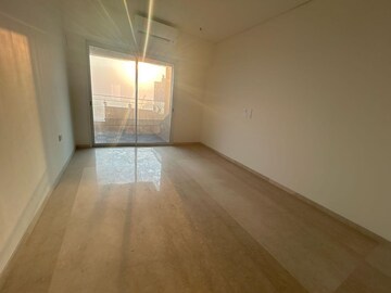 Room in 3 BHK Apartment at Lokhandwala Minerva Mahalaxmi, Mahalaxmi – for Rent
