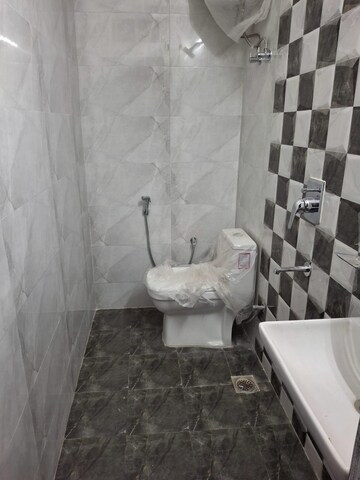 Bathroom in 2 BHK Apartment at SPL Homes 5, Sector 46 – for Rent