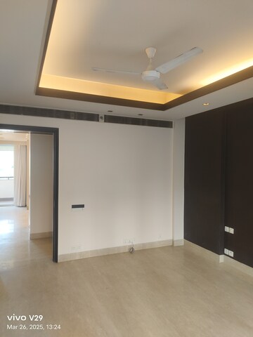 Room in 4 BHK Apartment at Pioneer Park Presidia, Sector 62 – for Rent