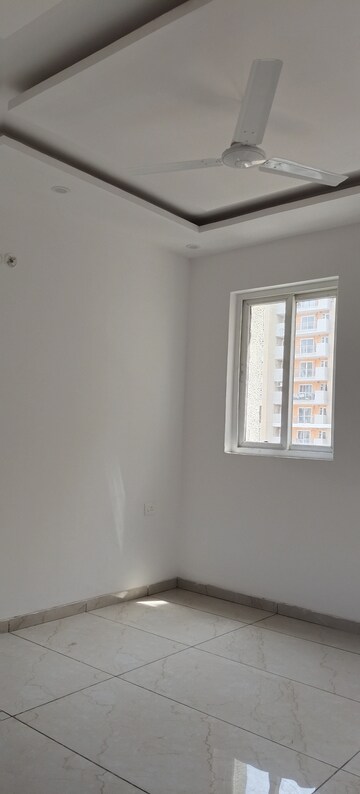 Room in 3 BHK Apartment at Rishita Manhattan, Gomti Nagar – for Rent