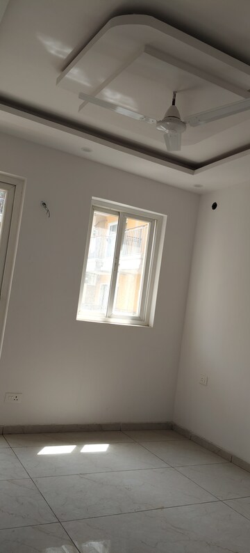 Room in 3 BHK Apartment at Rishita Manhattan, Gomti Nagar – for Rent
