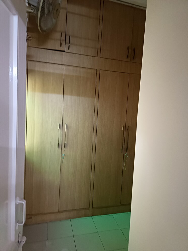 undefined, sector 31 3 Bedroom 240 Sq.Mt. Independent House In Sector 31 Noida 8619608