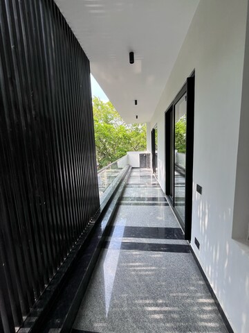 Building Lobby in 4 BHK Builder Floor at Ansal Sushant Lok I, Sector 43 – for Rent