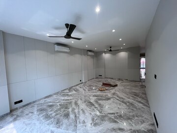 Room in 4 BHK Builder Floor at Ansal Sushant Lok I, Sector 43 – for Rent
