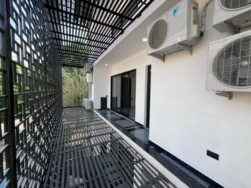 Balcony in 4 BHK Builder Floor at Ansal Sushant Lok I, Sector 43 – for Rent