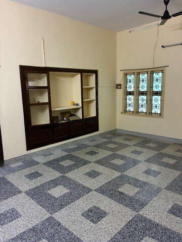 Room in 2 BHK Independent House at Anna Nagar – for Rent