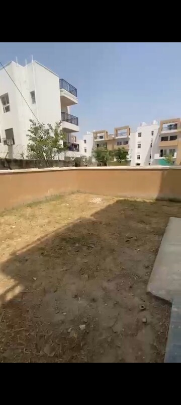 Swimming Pool in 3 BHK Builder Floor at BPTP District Phase 2, Sector 84 – for Rent