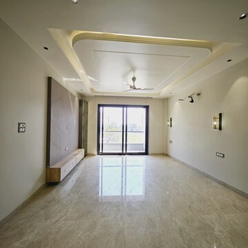 Room in 4 BHK Apartment at Sector 89 – for Rent