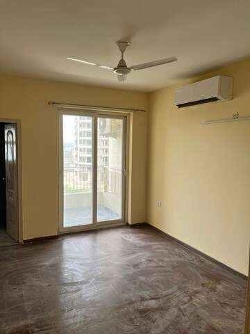 Room in 3 BHK Apartment at Supertech Aadri, Sector 79 – for Sale