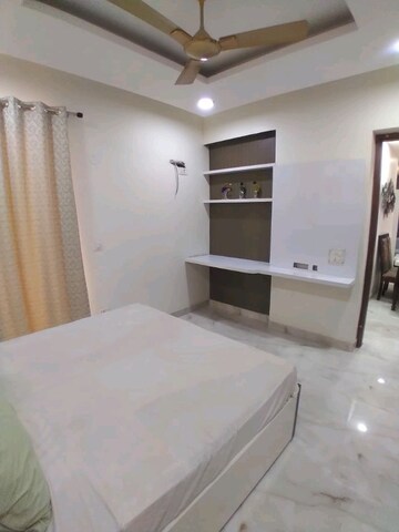 Room in 3 BHK Apartment at Meenal Semeion, Sector 41 – for Rent