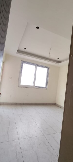 Room in 2 BHK Builder Floor at Phi Iv Greater Noida – for Sale