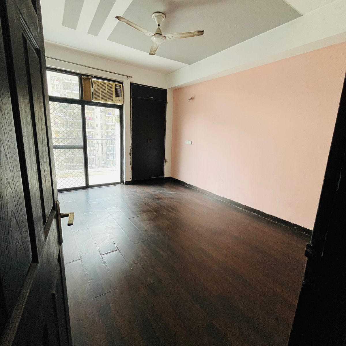 2.5 BHK + Study Room Apartment For Sale in Ajnara Integrity