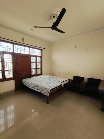 Room in 1.5 BHK Apartment at Sunny Enclave – for Rent