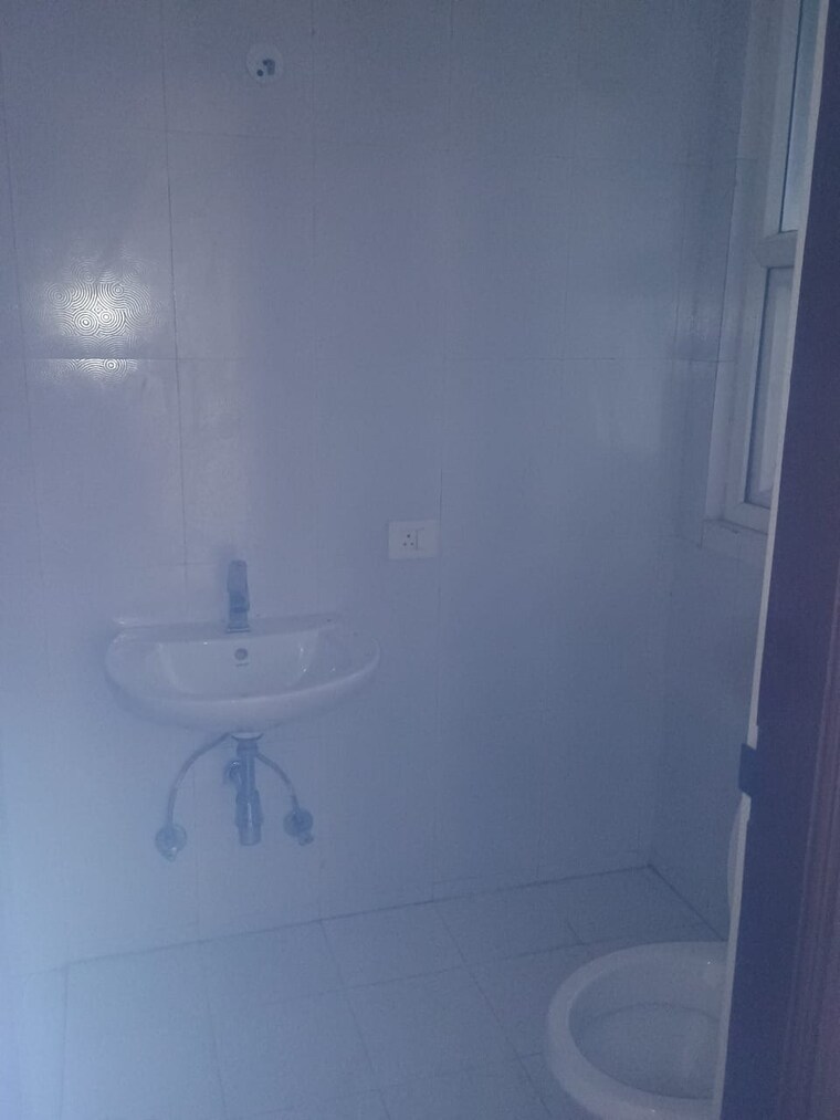 Bathroom, sector 19 3 Bedroom 250 Sq.Yd. Villa In Sector 19 Faridabad 8619831