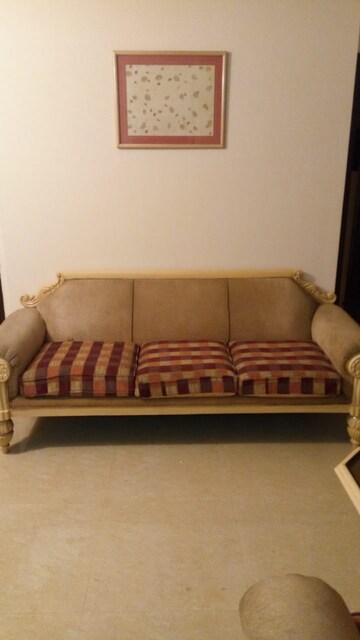 Bedroom in 2 BHK Builder Floor at Girgaon – for Rent