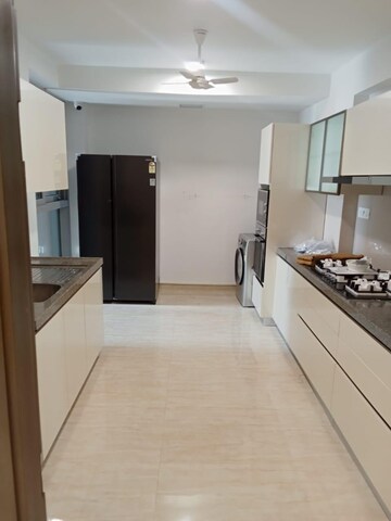 Room in 3 BHK Apartment at Piramal Aranya, Byculla – for Rent
