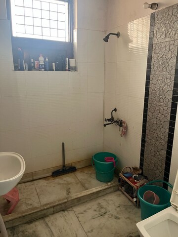 Master Bedroom in 3 BHK Apartment at Sector 44 – for Rent
