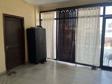 Room in 3 BHK Apartment at Sector 44 – for Rent