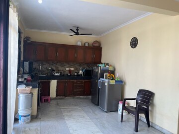 Living Room in 3 BHK Apartment at Sector 44 – for Rent