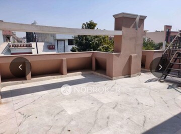 Bedroom in 3 BHK Apartment at Sector 44 – for Rent