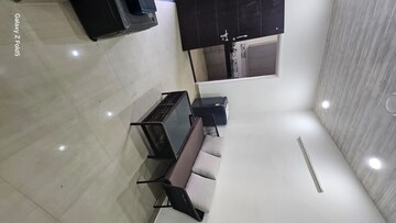 Team Area in 2 BHK Apartment at Ameya One, Sector 42 – for Rent
